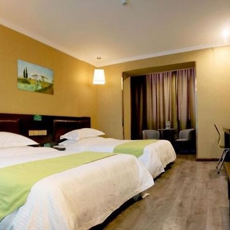 Greentree Wulumuqi Airport Hotel Urumqi Eksteriør bilde