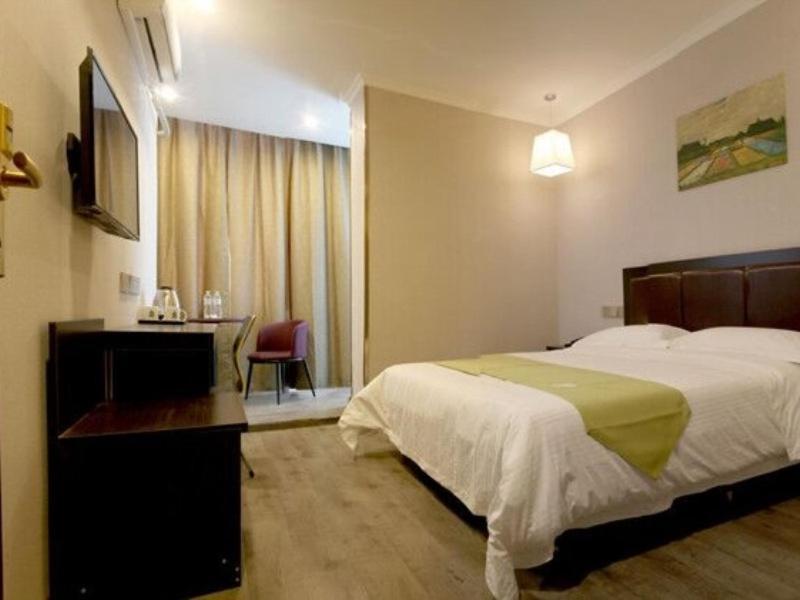 Greentree Wulumuqi Airport Hotel Urumqi Eksteriør bilde