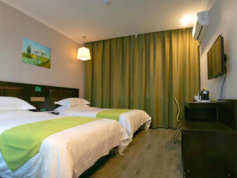 Greentree Wulumuqi Airport Hotel Urumqi Eksteriør bilde